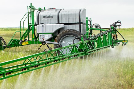 field-spraying-lt-supersprayer.jpg